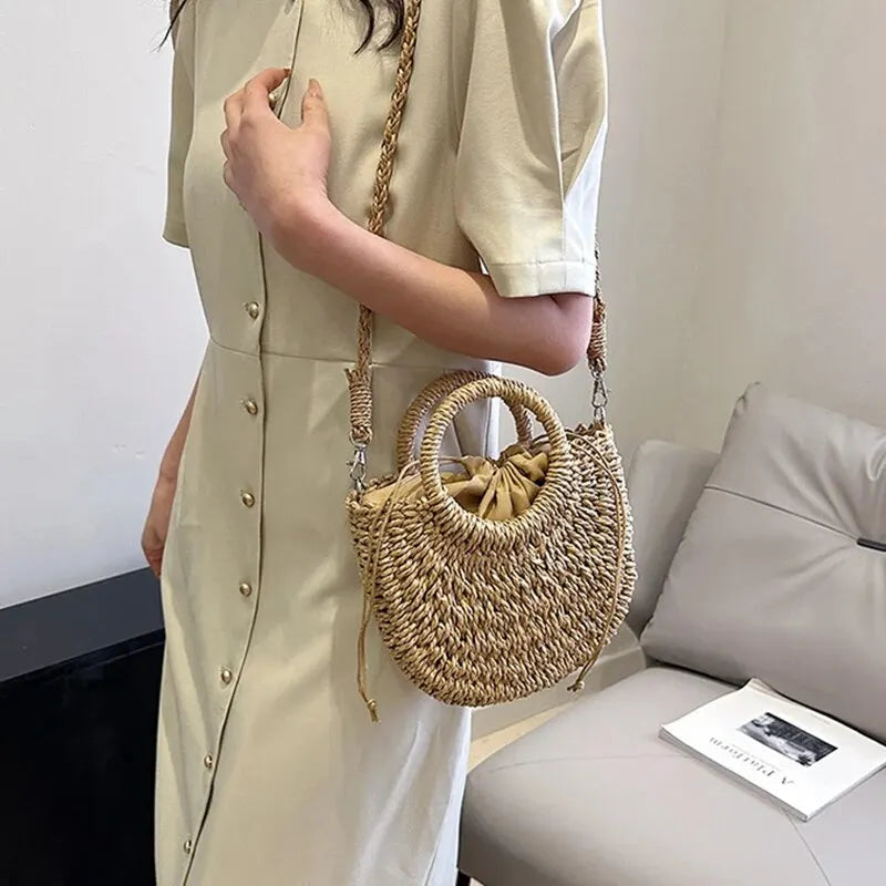 Bolso de hombro en rafia