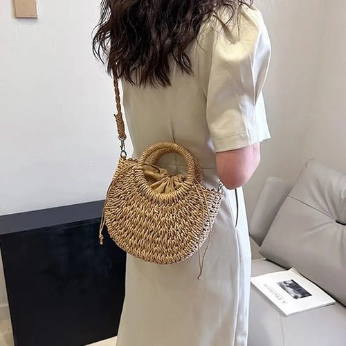 Bolso de hombro en rafia