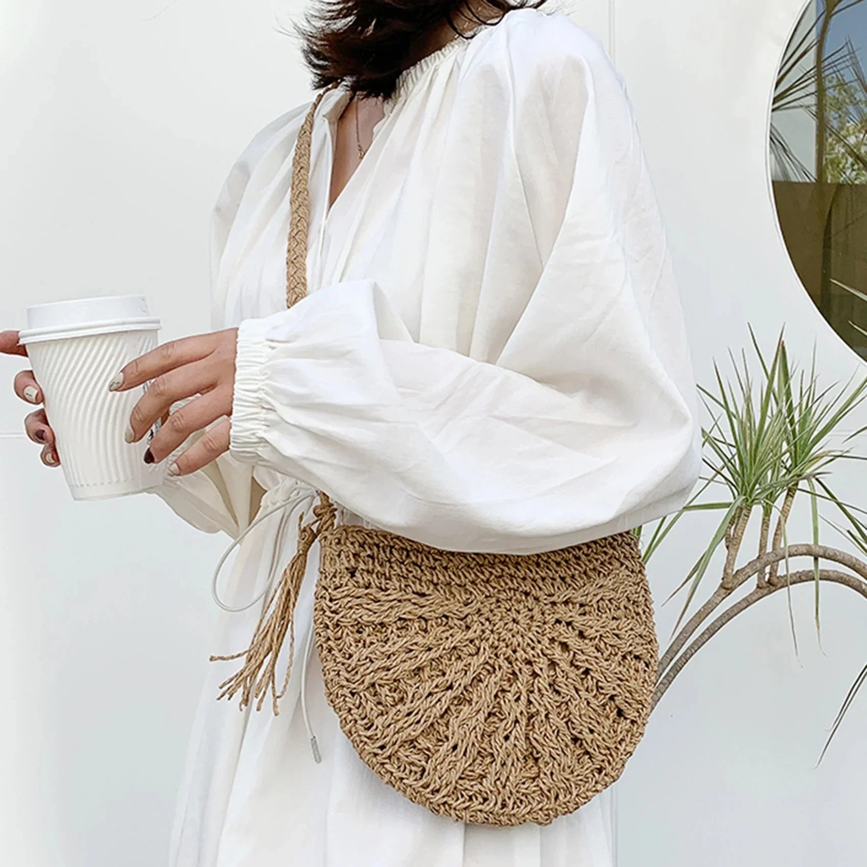 Bolso de hombro con aspecto de rafia