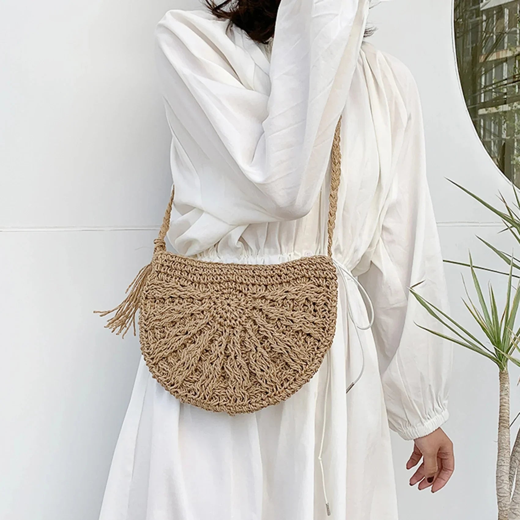 Bolso de hombro con aspecto de rafia