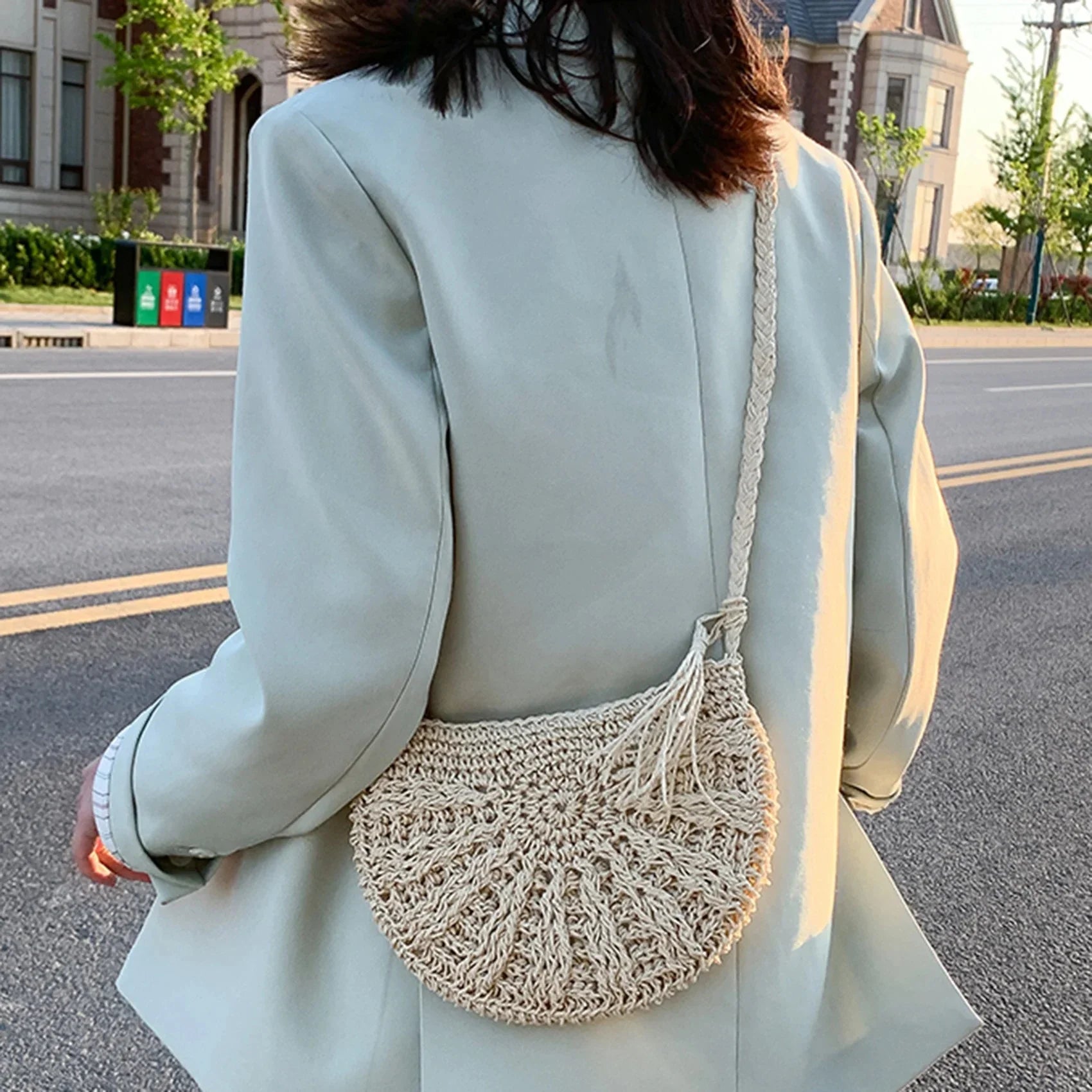 Bolso de hombro con aspecto de rafia